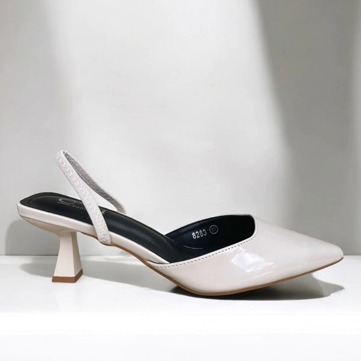 Μπεζ μυτερά open heel γοβάκια
