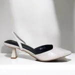 Μπεζ μυτερά open heel γοβάκια
