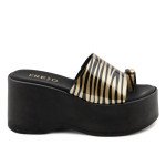 Χρυσές ψηλές πλατφόρμες με toe ring
