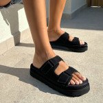 Μαύρα suede flatforms με αυτοκόλλητα λουράκια