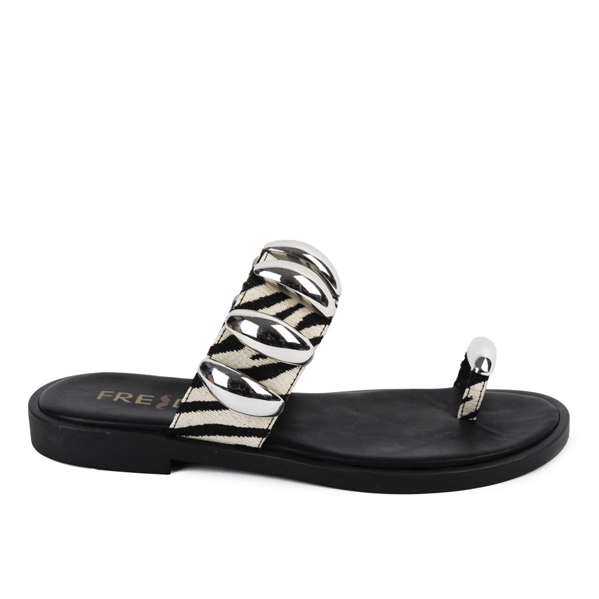 Σανδάλια Fred με μεταλλικές λεπτομέρειες και toe ring  σε ιδιαίτερο μοτίβο, ασπρομαυρο