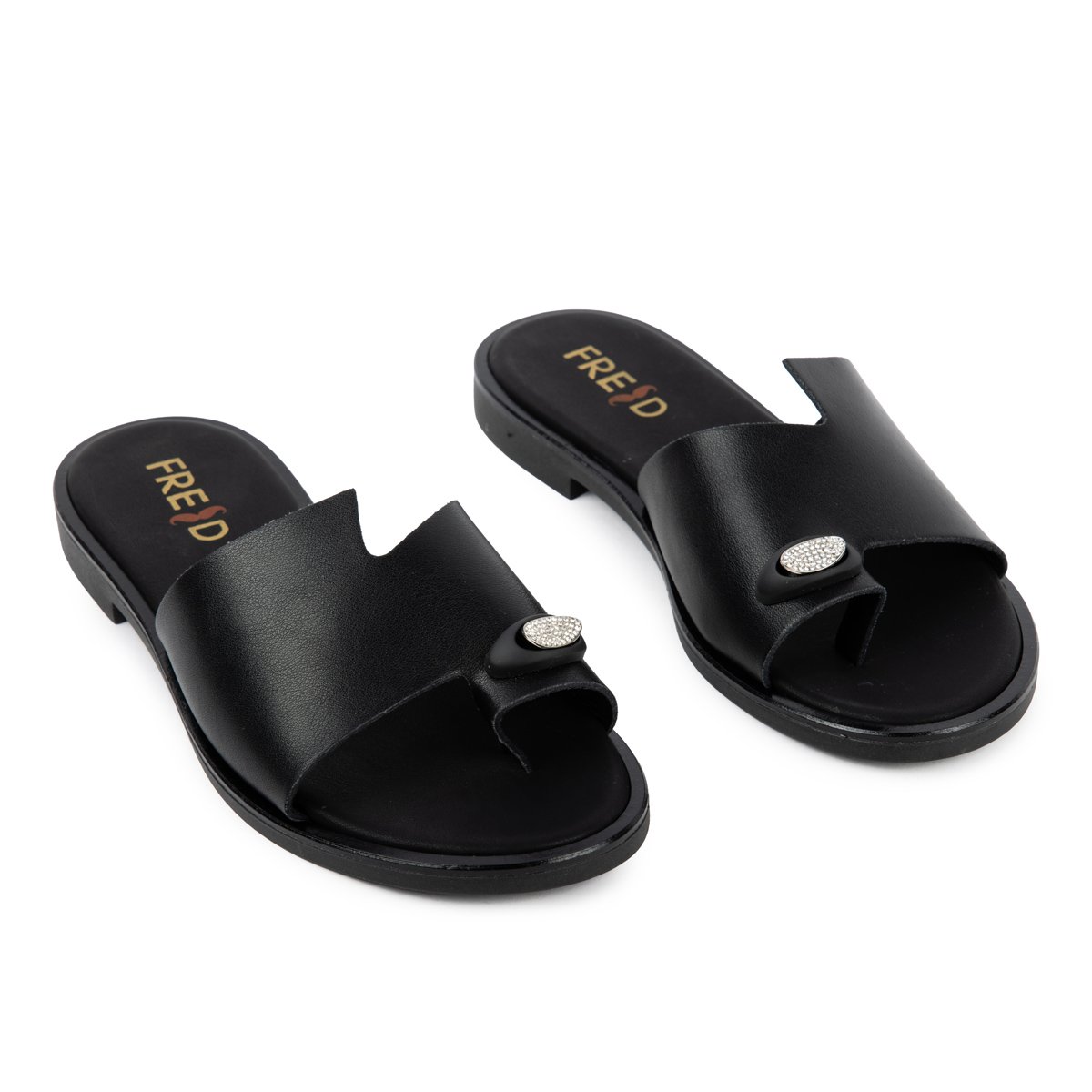 Μαύρο Fred σανδάλι με ιδιαίτερο κόψιμο και toe ring
