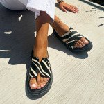 Σανδάλια Fred με ιδιαίτερη υφή, ασπρόμαυρο