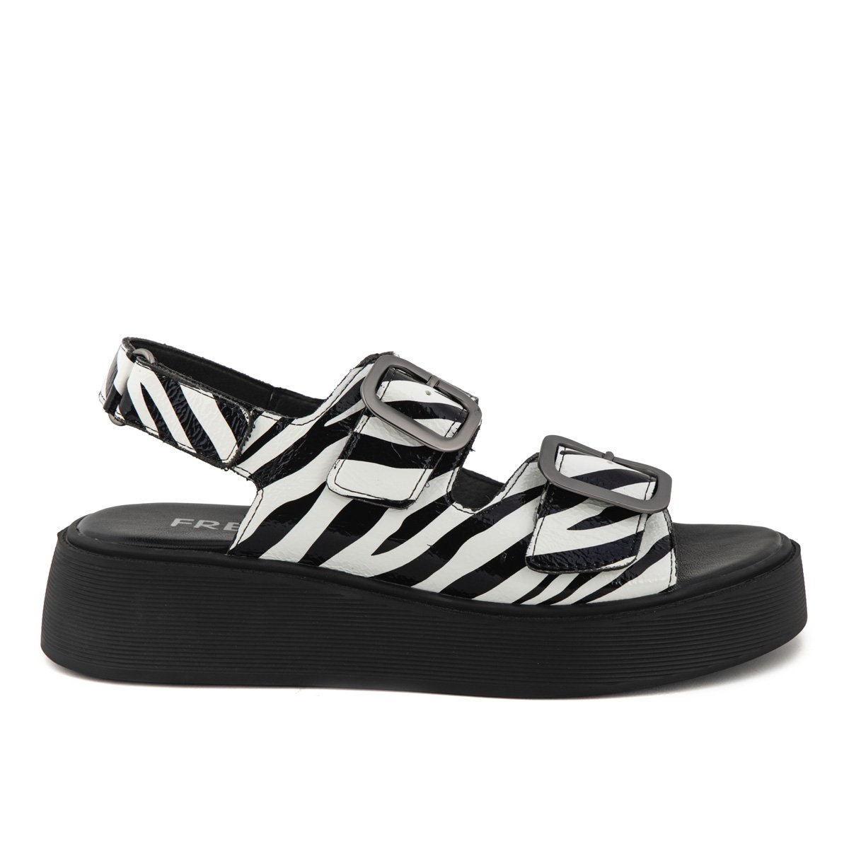 Fred δερμάτινα flatforms με μεταλλικές αγκράφες, ζεμπρα