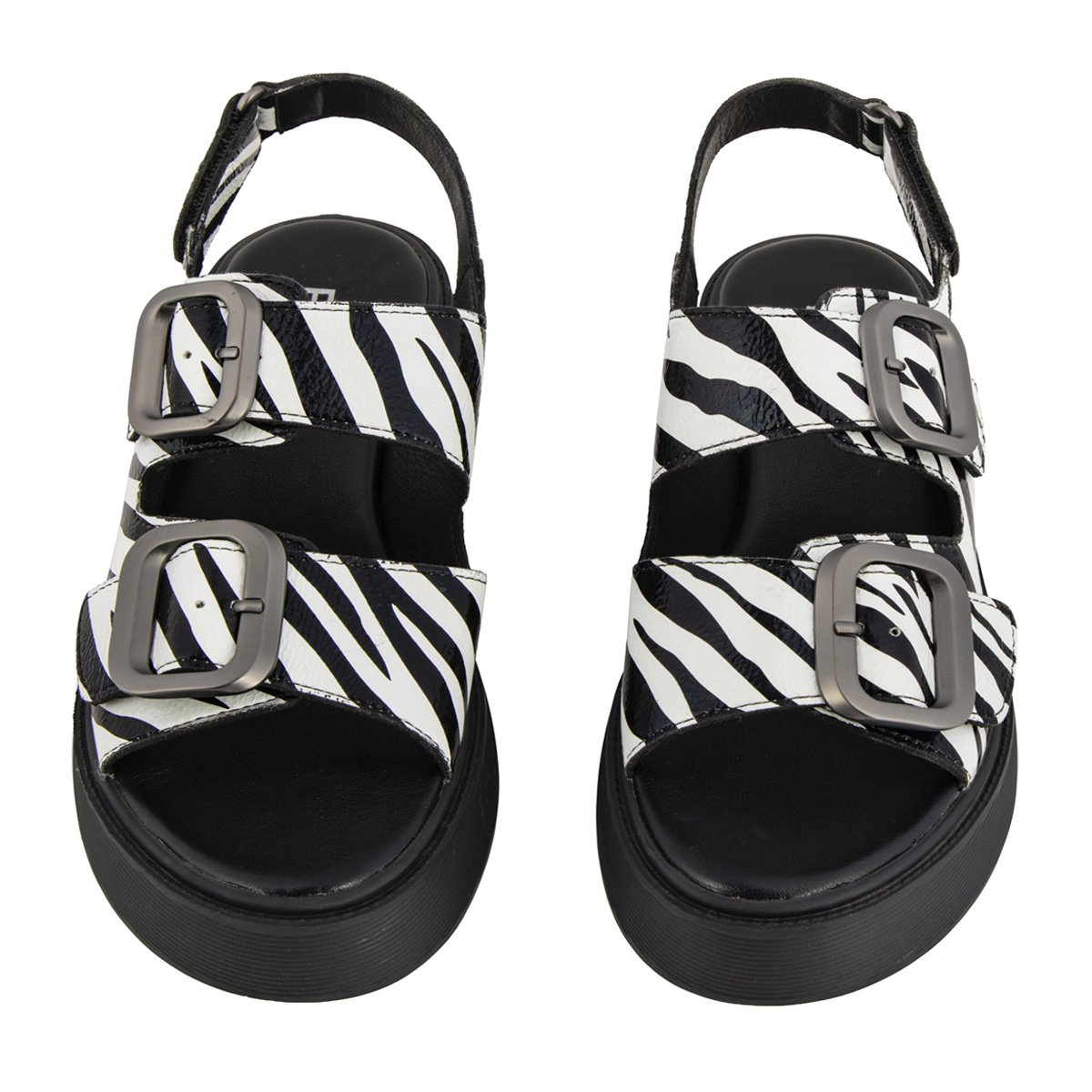 Fred δερμάτινα flatforms με μεταλλικές αγκράφες, ζεμπρα