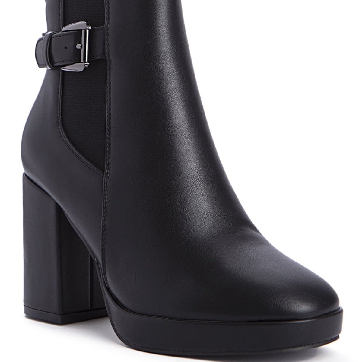 Γυναικεία ankle boots με λουράκι και αγκράφα, μαύρο