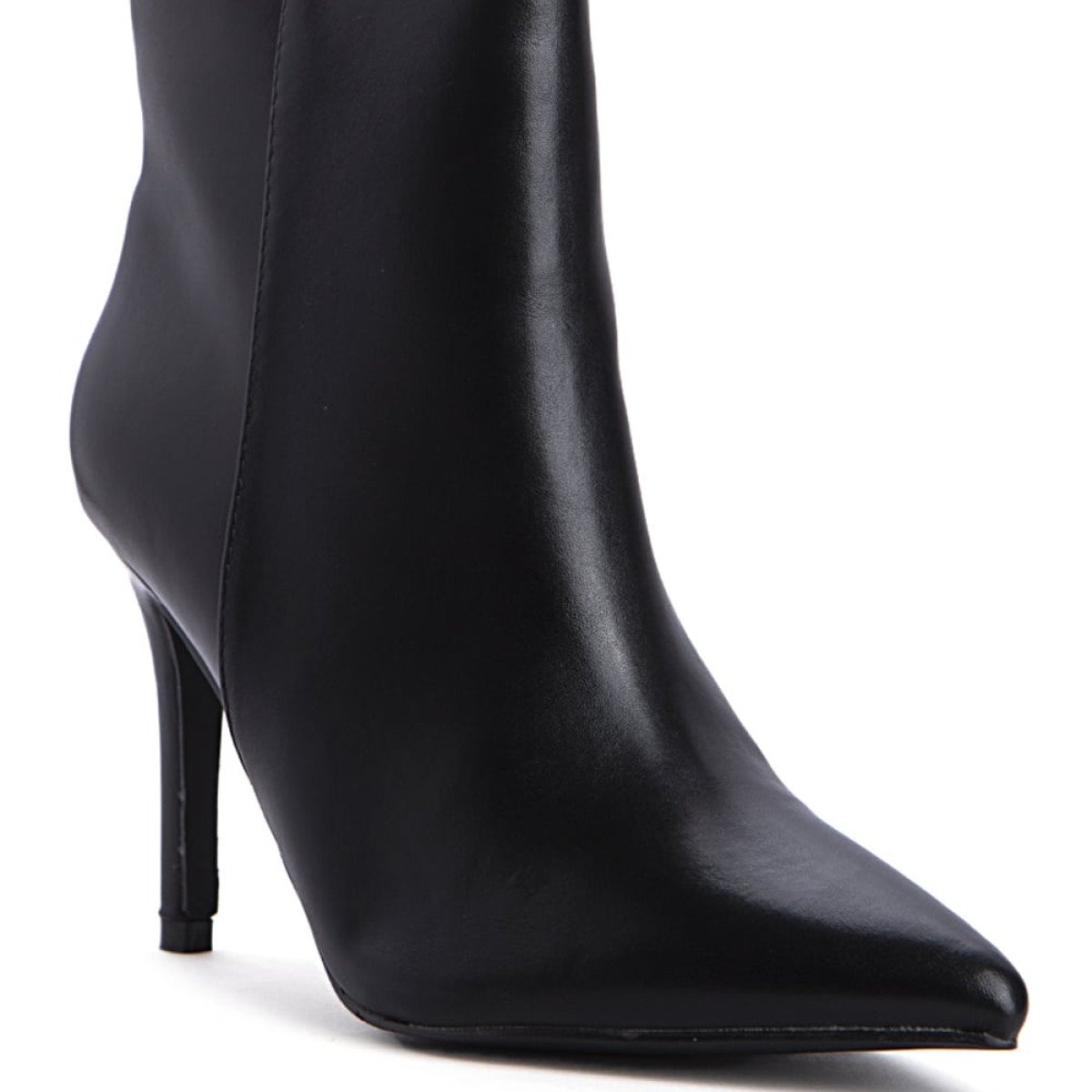 Μαύρα γυναικεία ankle boots με λεπτό τακούνι