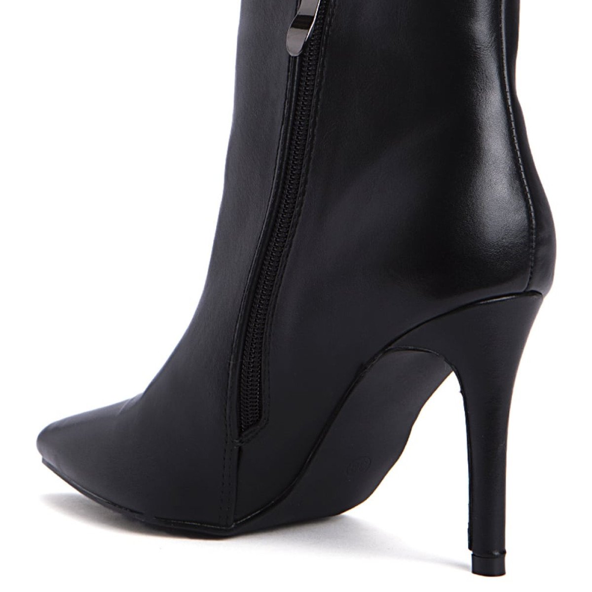 Μαύρα γυναικεία ankle boots με λεπτό τακούνι